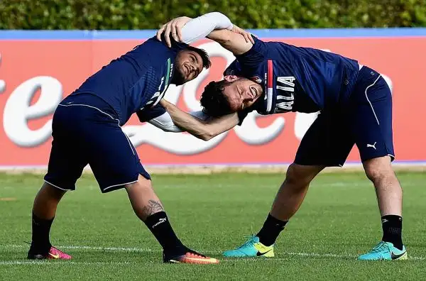 Sale l'attesa per l'esordio dell'Italia che lunedì affronterà il Belgio a Lione, Conte e i giocatori della nazionale hanno preparato al meglio la campagna europea a Coverciano.