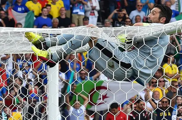 Grande soddisfazione per tutti gli azzurri dopo la vittoria contro la Svezia che vale gli ottavi a Euro 2016, e in partcolar modo per il leader della squadra Gigi Buffon.