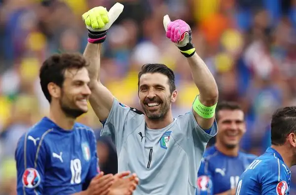 Grande soddisfazione per tutti gli azzurri dopo la vittoria contro la Svezia che vale gli ottavi a Euro 2016, e in partcolar modo per il leader della squadra Gigi Buffon.