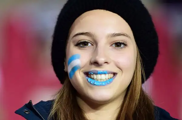 Come sempre tifo caldo e molto colorato e splendide ragazze sulle tribune degli stadi americani che ospitano l'edizione del centenario della Copa America.