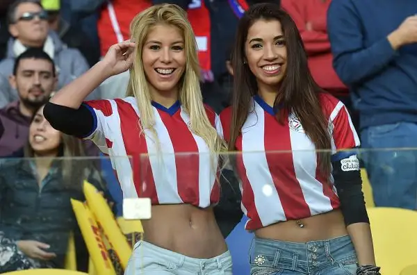 Come sempre tifo caldo e molto colorato e splendide ragazze sulle tribune degli stadi americani che ospitano l'edizione del centenario della Copa America.