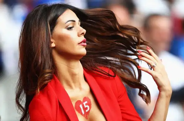 Erjona Sulejmani moglie del centrocampista della Svizzera e del Genoa Blerim Dzemaili.