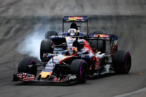 Vince Lewis, Vettel secondo con rimpianti. La Ferrari sbaglia la strategia, Bottas terzo.