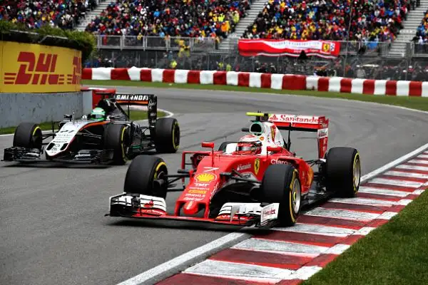 Vince Lewis, Vettel secondo con rimpianti. La Ferrari sbaglia la strategia, Bottas terzo.