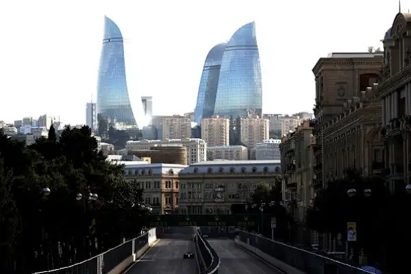 Monopolio di Rosberg, Vettel secondo. Ferrari ancora sul podio a Baku.