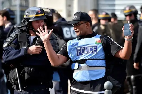 Ancora tafferugli a Lilla, la polizia ha utilizzato i lacrimogeni per disperdere i facinorosi. Protagonisti, di nuovo, gli inglesi.