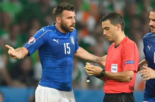 Barzagli 6. Il giallo rischia di costargli molto caro nelle prossime partite. Per il resto sbaglia pochissimo.