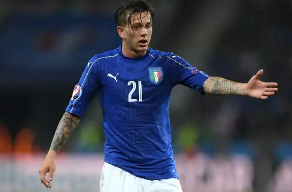 Bernadeschi 5. Parte con buona volontà, ma gli irlandesi non gli lasciano respiro. Dopo aver subito alcuni interventi al limite, sparisce dal gioco.