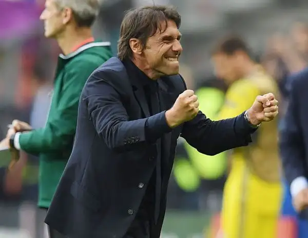 Miracolo dell'Italia che batte 2-0 la Spagna con i gol di Chiellini e Pellè dopo una prestazione superba e giocherà i quarti a Bordeaux sabato sera contro con la Germania.