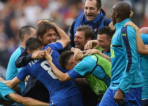 Miracolo dell'Italia che batte 2-0 la Spagna con i gol di Chiellini e Pellè dopo una prestazione superba e giocherà i quarti a Bordeaux sabato sera contro con la Germania.