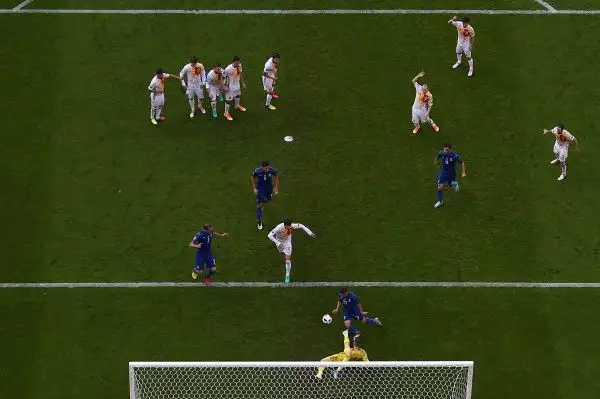 Miracolo dell'Italia che batte 2-0 la Spagna con i gol di Chiellini e Pellè dopo una prestazione superba e giocherà i quarti a Bordeaux sabato sera contro con la Germania.