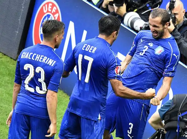 Miracolo dell'Italia che batte 2-0 la Spagna con i gol di Chiellini e Pellè dopo una prestazione superba e giocherà i quarti a Bordeaux sabato sera contro con la Germania.