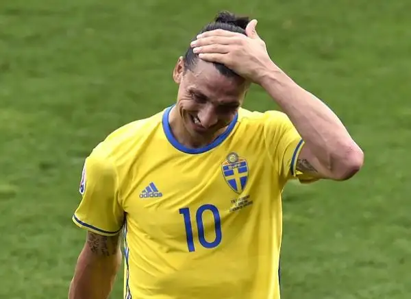 Ibrahimovic 5. Un gol divorato (in fuorigioco) e poco altro. La squadra non lo aiuta ma ci si aspetta qualcosa di più.