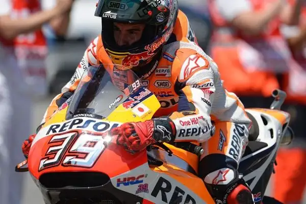 Rossi fa il colpo in Catalogna. Valentino vince davanti a Marquez e Pedrosa.
