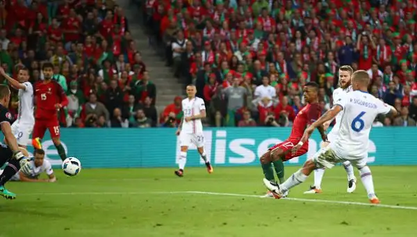 Nani non basta, Bjarnason spegne il Portogallo. Sorprendente 1-1 a Saint-Etienne tra i lusitani e l'Islanda: delude Cristiano Ronaldo.