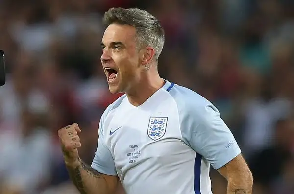 La pop Star britannica, ex componente dei Take That, ha giocato all'Old Trafford di Manchester, il Teatro dei sogni, in occasione del Soccer Aid 2016.