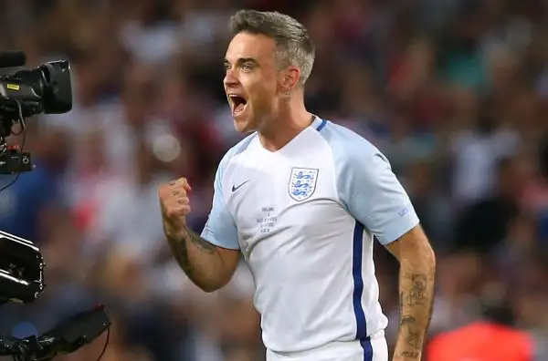 La pop Star britannica, ex componente dei Take That, ha giocato all'Old Trafford di Manchester, il Teatro dei sogni, in occasione del Soccer Aid 2016.