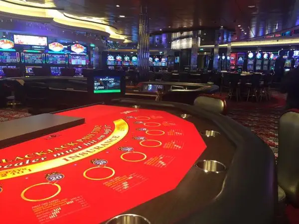 Sportal.it ha visitato a La Spezia Harmony of the Seas di Royal Caribbean International: dalla pista di pattinaggio su ghiaccio ai simulatori di surf, dal minigolf alla parete da scalata e molto altro