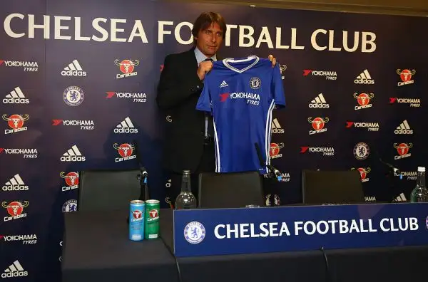 E' ufficialmente iniziata l'era di Antonio Conte al Chelsea. L'ex tecnico della Juventus e della Nazionale si è presentato in conferenza stampa come nuovo tecnico dei Blues.