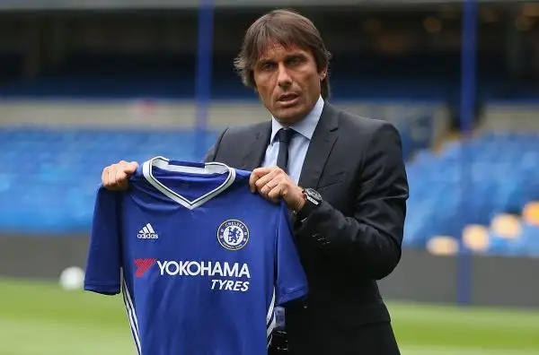 E' ufficialmente iniziata l'era di Antonio Conte al Chelsea. L'ex tecnico della Juventus e della Nazionale si è presentato in conferenza stampa come nuovo tecnico dei Blues.