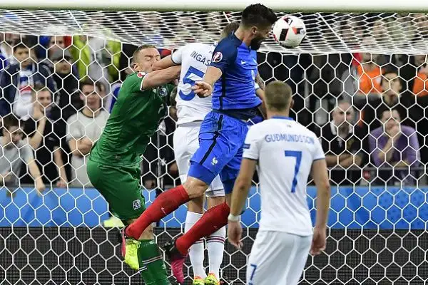 I sogni 'Vichinghi' si infrangono sulla Francia. I transalpini piegano gli avversari con una doppietta di Giroud e le reti di Pogba, Payet e Griezmann. Di Sigthorsson e Bjarnasson le reti islandesi.