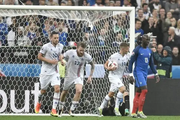 I sogni 'Vichinghi' si infrangono sulla Francia. I transalpini piegano gli avversari con una doppietta di Giroud e le reti di Pogba, Payet e Griezmann. Di Sigthorsson e Bjarnasson le reti islandesi.