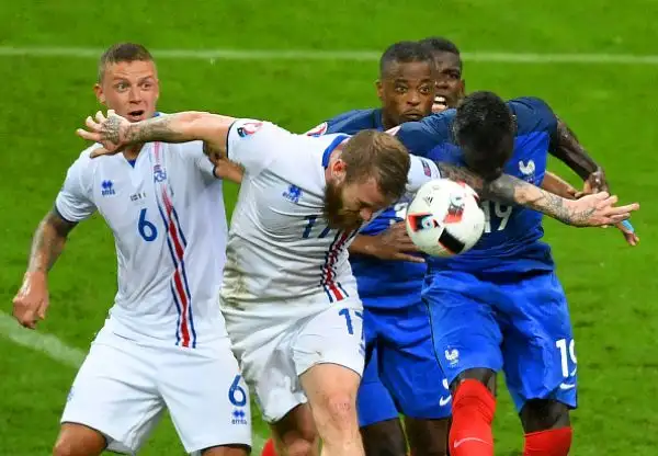 I sogni 'Vichinghi' si infrangono sulla Francia. I transalpini piegano gli avversari con una doppietta di Giroud e le reti di Pogba, Payet e Griezmann. Di Sigthorsson e Bjarnasson le reti islandesi.
