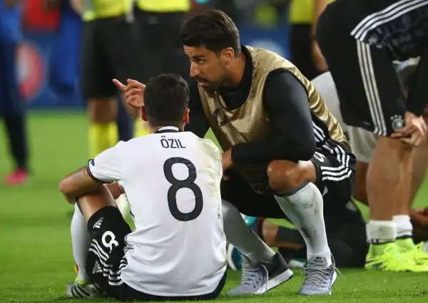 Si interrompe ai quarti di finale la favola dell'Italia che ai calci di rigore viene eliminata dalla Germania dopo aver pareggiato nei novanta minuti per 1-1 con i gol di Ozil e Bonucci.