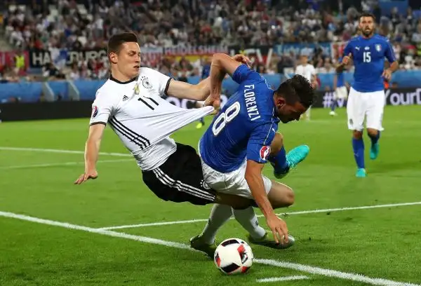 Si interrompe ai quarti di finale la favola dell'Italia che ai calci di rigore viene eliminata dalla Germania dopo aver pareggiato nei novanta minuti per 1-1 con i gol di Ozil e Bonucci.