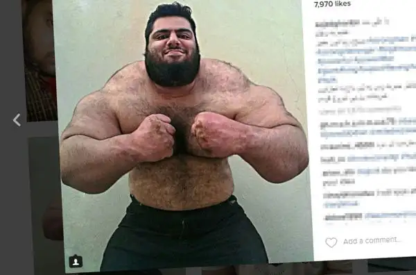 In passato ha partecipato a competizioni di power lifting e le sue foto stanno facendo il giro del mondo. Su Instagram ha raggiunto quasi 140.000 follower, il suo nome è Sajad Gharibi.