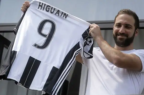 "Sto vivendo delle bellissime sensazioni, sono felice di arrivare alla Juve". Che festa per il Pipita a Torino.