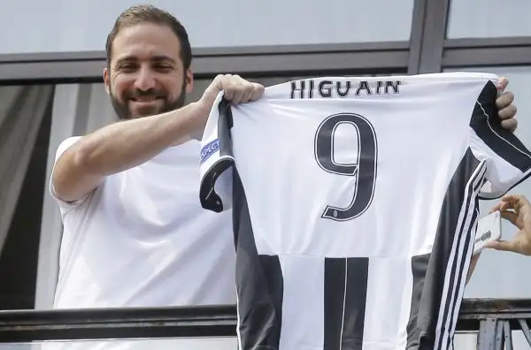 "Sto vivendo delle bellissime sensazioni, sono felice di arrivare alla Juve". Che festa per il Pipita a Torino.