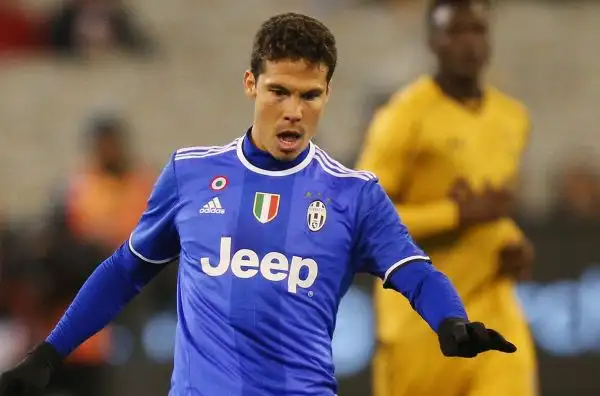 La nuova Juve convince: steso il Tottenham. Primo gol per Benatia, segna anche Dybala e brilla Pjanic.