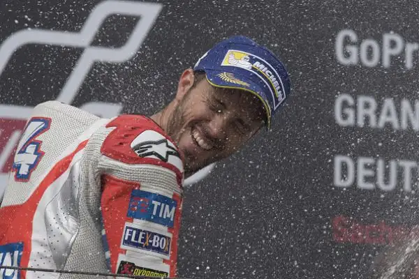 Marquez trionfa e scappa, Rossi solo ottavo. Gara da dimenticare per le Yamaha in Germania.