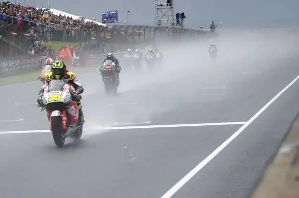 Marquez trionfa e scappa, Rossi solo ottavo. Gara da dimenticare per le Yamaha in Germania.