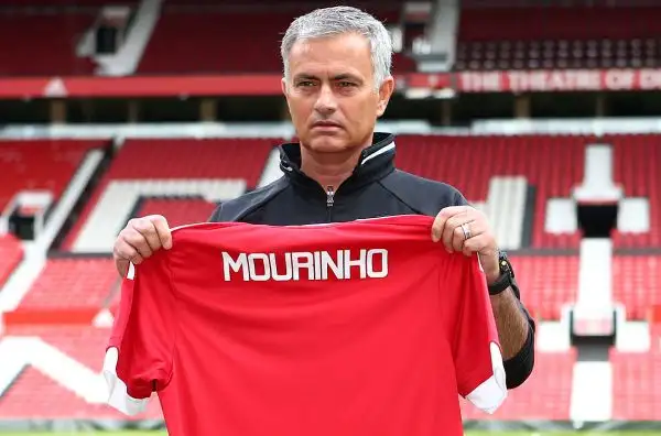 "Ci sono allenatori che non vincono titoli da 10 anni. Altri che non hanno mai vinto. L'ultima volta che ho vinto è stato solo un anno fa", ecco le prime parole del nuovo tecnico dei Red Devils.