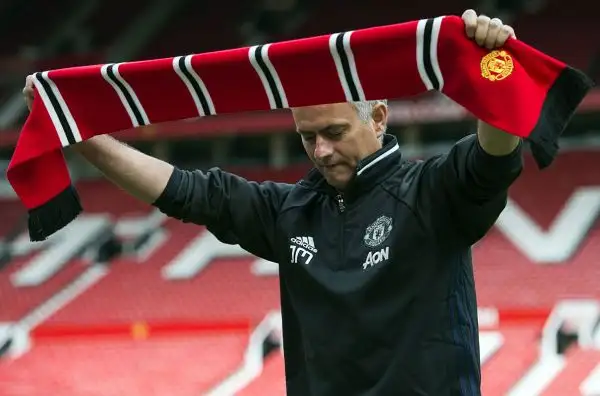 "Ci sono allenatori che non vincono titoli da 10 anni. Altri che non hanno mai vinto. L'ultima volta che ho vinto è stato solo un anno fa", ecco le prime parole del nuovo tecnico dei Red Devils.