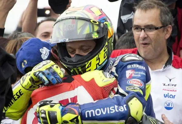Crutchlow ha vinto a sorpresa il Gran Premio della Repubblica Ceca, la sua prima vittoria nella classe regina, il britannico ha chiuso davanti a Rossi e Marquez.