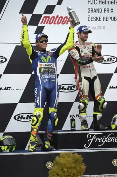 Crutchlow ha vinto a sorpresa il Gran Premio della Repubblica Ceca, la sua prima vittoria nella classe regina, il britannico ha chiuso davanti a Rossi e Marquez.