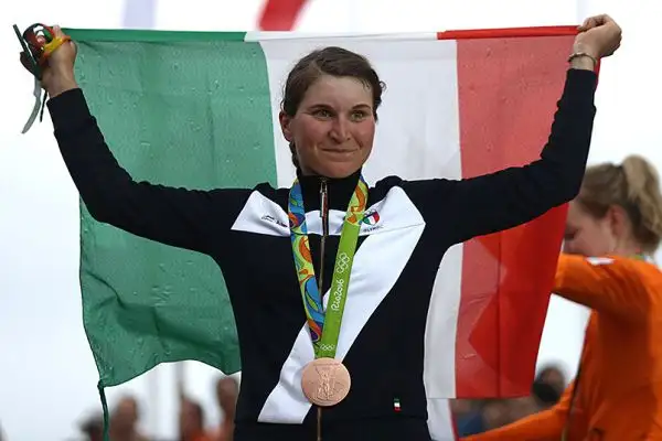 Il giorno dopo la caduta di Nibali nella prova in linea maschile, nella stessa gara al femminile Elisa Longo Borghini ha conquistato il bronzo con una grande prova di carattere.