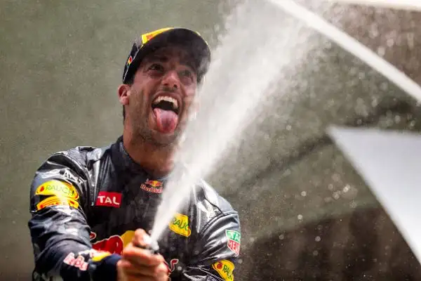 Rosberg domina, Vettel limita i danni: sesto. A Spa il pilota tedesco si riavvicina ad Hamilton in classifica generale.