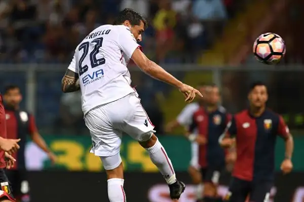 Festeggia il Genoa in casa contro il Cagliari: sotto per 1-0 contro la matricola (Borriello), il Grifone ribalta il risultato con Ntcham, Laxalt e Rigoni.