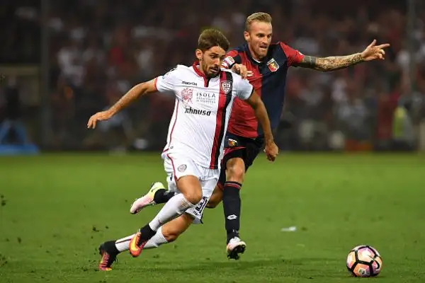 Festeggia il Genoa in casa contro il Cagliari: sotto per 1-0 contro la matricola (Borriello), il Grifone ribalta il risultato con Ntcham, Laxalt e Rigoni.