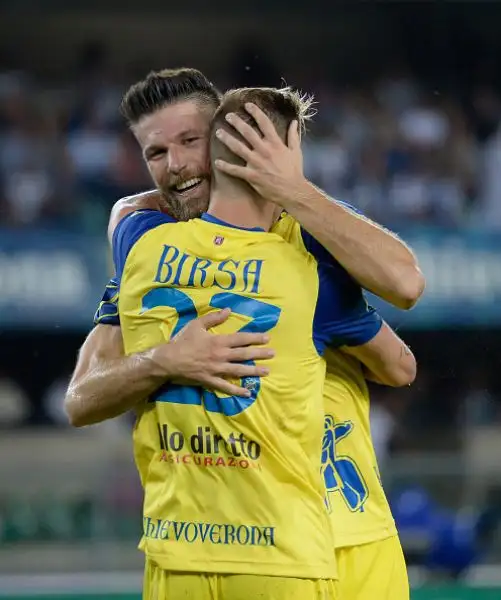 Il Chievo si impone con una splendida doppietta di Birsa nel secondo tempo. La squadra di De Boer in grande difficoltà a costruire gioco, delude il neo acquisto Banega.