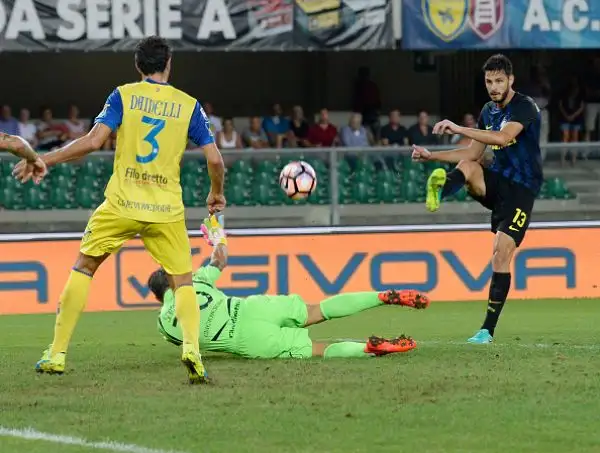 Il Chievo si impone con una splendida doppietta di Birsa nel secondo tempo. La squadra di De Boer in grande difficoltà a costruire gioco, delude il neo acquisto Banega.
