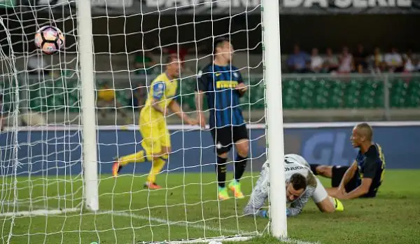 Il Chievo si impone con una splendida doppietta di Birsa nel secondo tempo. La squadra di De Boer in grande difficoltà a costruire gioco, delude il neo acquisto Banega.