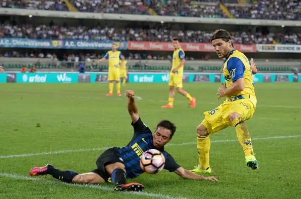 Il Chievo si impone con una splendida doppietta di Birsa nel secondo tempo. La squadra di De Boer in grande difficoltà a costruire gioco, delude il neo acquisto Banega.
