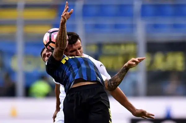 Inter bloccata in casa tra i fischi. Il Palermo strappa un punto ai nerazzurri, a Rispoli replica Icardi.