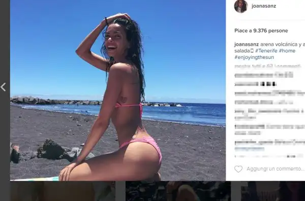 A Torino è arrivata anche la moglie del neo juventino Dani Alves, attivissima sui social.