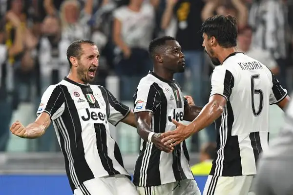 Subito il marchio di Higuain sulla nuova Juve di Allegri. Al Pipita bastano 8' dal suo ingresso in campo per trascinare alla vittoria i bianconeri, che superano la Fiorentina all'esordio allo Stadium.